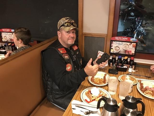 Ron - TNDR iHop Riverview 11-28-2017 (13)